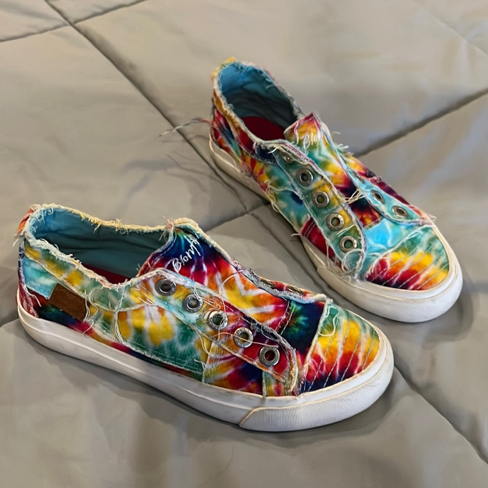 Tie dye women’s blowfish slip ons size 5